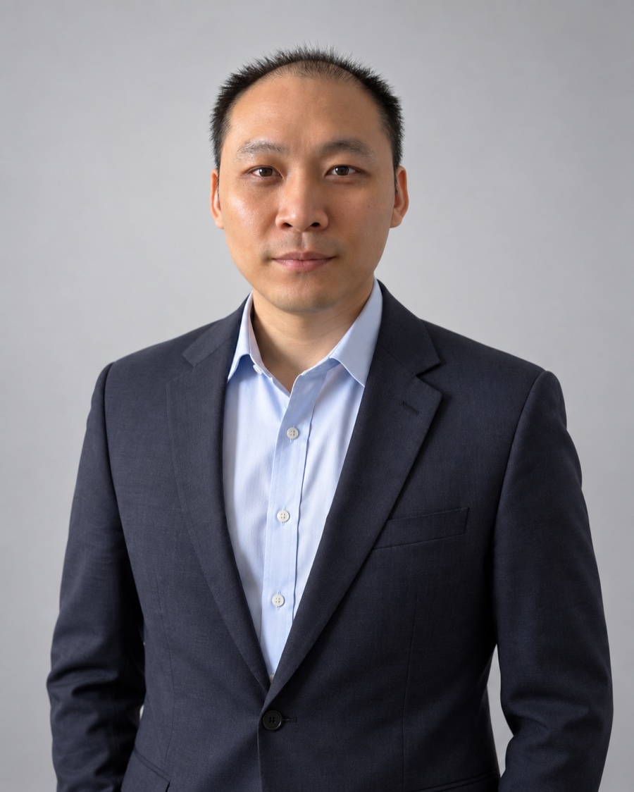 Professional portrait of Lee Chee Weng